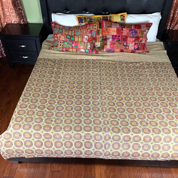 Hand Stitched Kantha Quilt Bedcover - Picture 3 of 10